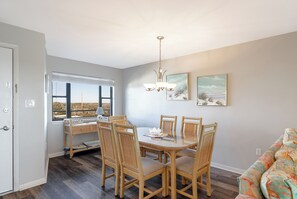 Dining - Summer Winds C-325: 4BR, 2.5BA, Oceanfront Condo (Indian Beach)