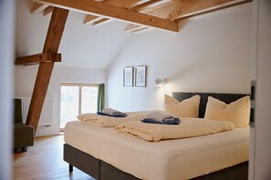 奢华公寓式客房, 阳台 | 特色装修、特色家居、笔记本电脑工作区、免费 WiFi