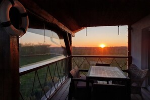 Outdoor dining - Comfortable holiday home, private garden, sauna (Smołdzino)