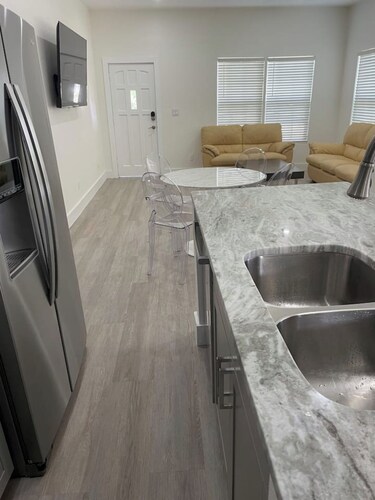 House 2 Bedrooms /2 full bathrooms Downtown Winter Garden