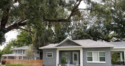 House 2 Bedrooms /2 full bathrooms Downtown Winter Garden