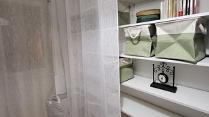 Interior - Gilmore Home - close to Paris center (La Courneuve)
