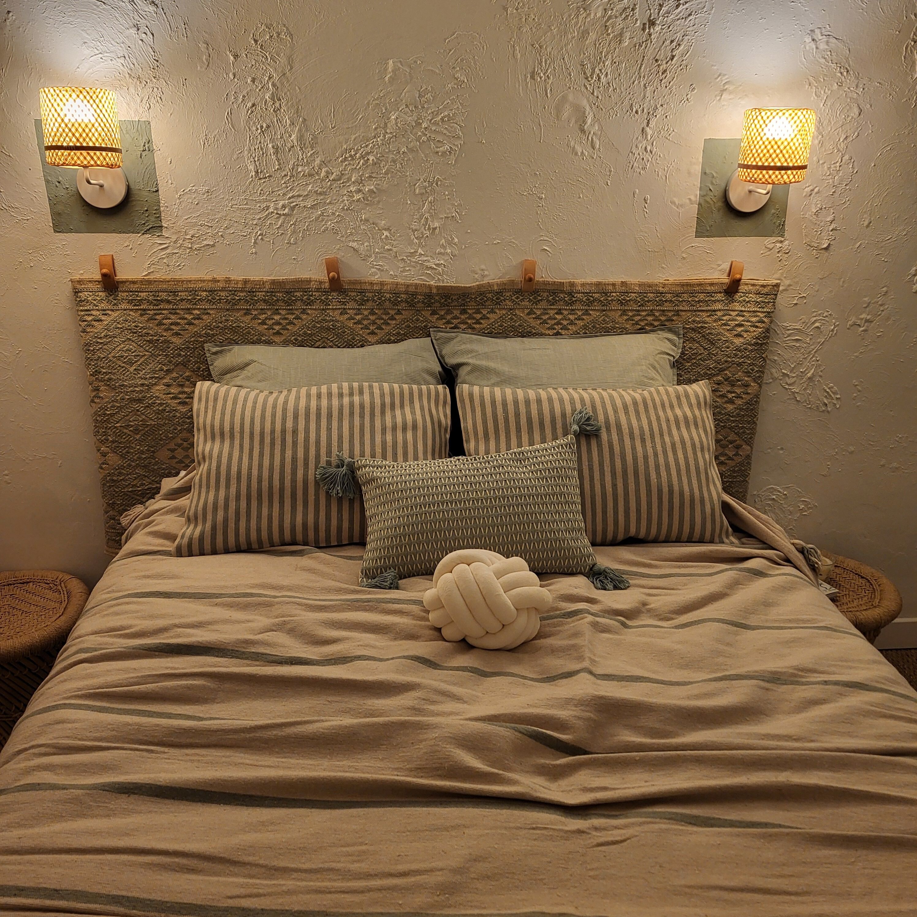 2 habitaciones, tabla de planchar con plancha y ropa de cama 