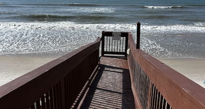 Charming beach front 1-bedroom condo in delightful North Topsail Beach