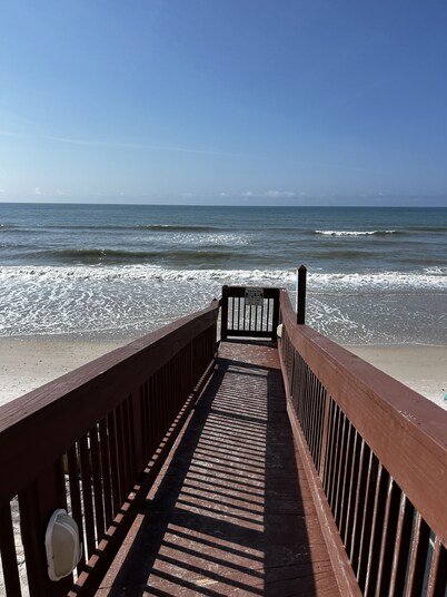 Charming beach front 1-bedroom condo in delightful North Topsail Beach