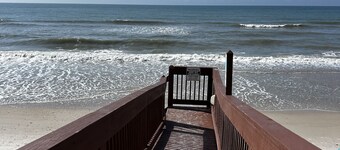 Charming beach front 1-bedroom condo in delightful North Topsail Beach