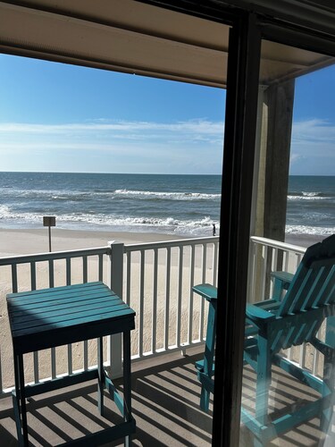 Charming beach front 1-bedroom condo in delightful North Topsail Beach