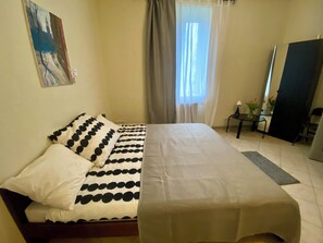Basic Room | Free WiFi, bed sheets - Art Inn Space (Kraków)