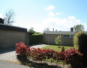 Exterior - Bungalow With South-facing Garden (Sint Maartensvlotbrug)