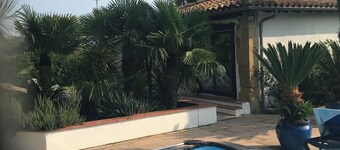 Gîte avec piscine dans le Gers situé à 45 minutes de Toulouse. 