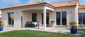Quiet, comfortable house - Large open spaces - Close to shops and the sea