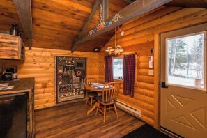 Interior - The Sheep Camp cabin- Bear Creek Cabins (Winfield)