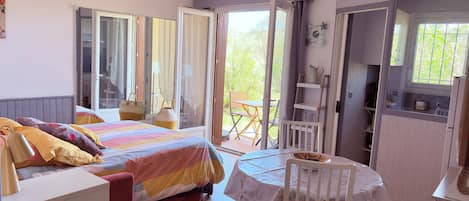 1 間睡房、熨斗/熨衫板