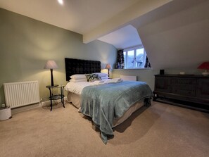 3 bedrooms, iron/ironing board, Internet, bed sheets