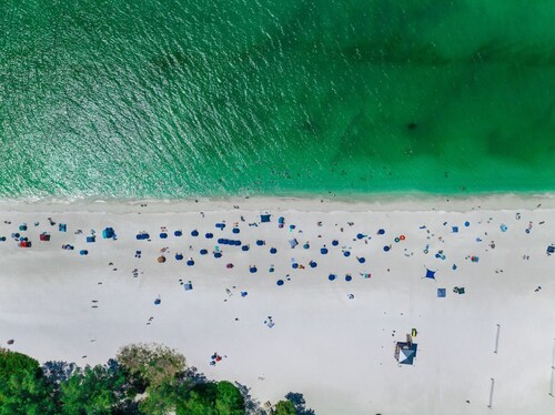 Island Paradise 2- 3 bedroom beach front condo with views!!