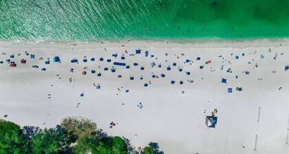 Island Paradise 2- 3 bedroom beach front condo with views!!