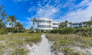 Exterior - Island Paradise 2- 3 bedroom beach front condo with views!! (Holmes Beach)