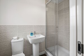 House | Bathroom | Shower, hair dryer, towels