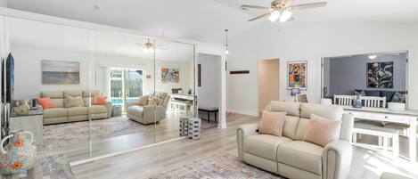 Smart-TV, Videospiele, Tischfußball