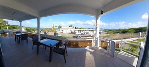 Outdoor dining - Charming large studio with fully equipped kitchenette + terrace. 3 Persons (Rodrigues Island)
