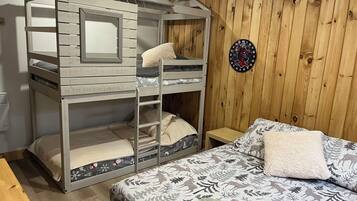 3 bedrooms, travel crib, WiFi, bed sheets