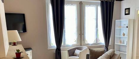 Fernseher, Videospiele, DVD-Player, Tischfußball