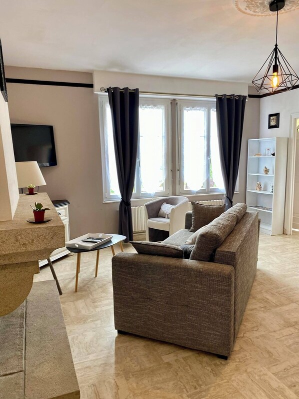 TV, video games, DVD player, foosball - L'étape conviviale gîte 2 for 6 people (Guitté)