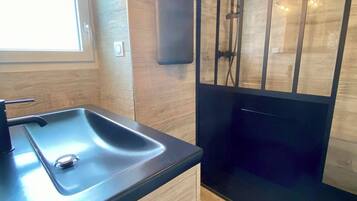 Een douche, een haardroger