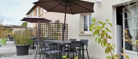 屋外ダイニングエリア