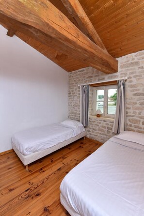 1 bedroom, iron/ironing board, WiFi