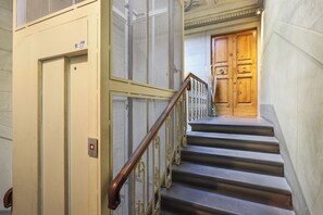 Interior entrance - Capponi Terrace (Florence)