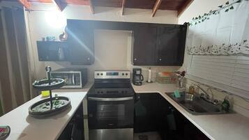 Micro-ondes, four, plaque de cuisson