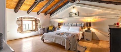 7 slaapkamers, een strijkplank/strijkijzer, beddengoed