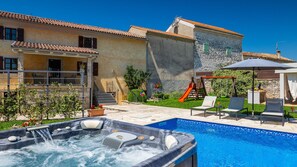 A heated pool - Villa Jadreska by Villas Guide (Kanfanar)