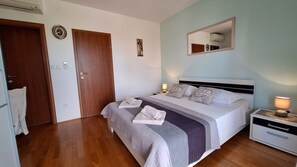 4 bedrooms, iron/ironing board, free WiFi, bed sheets