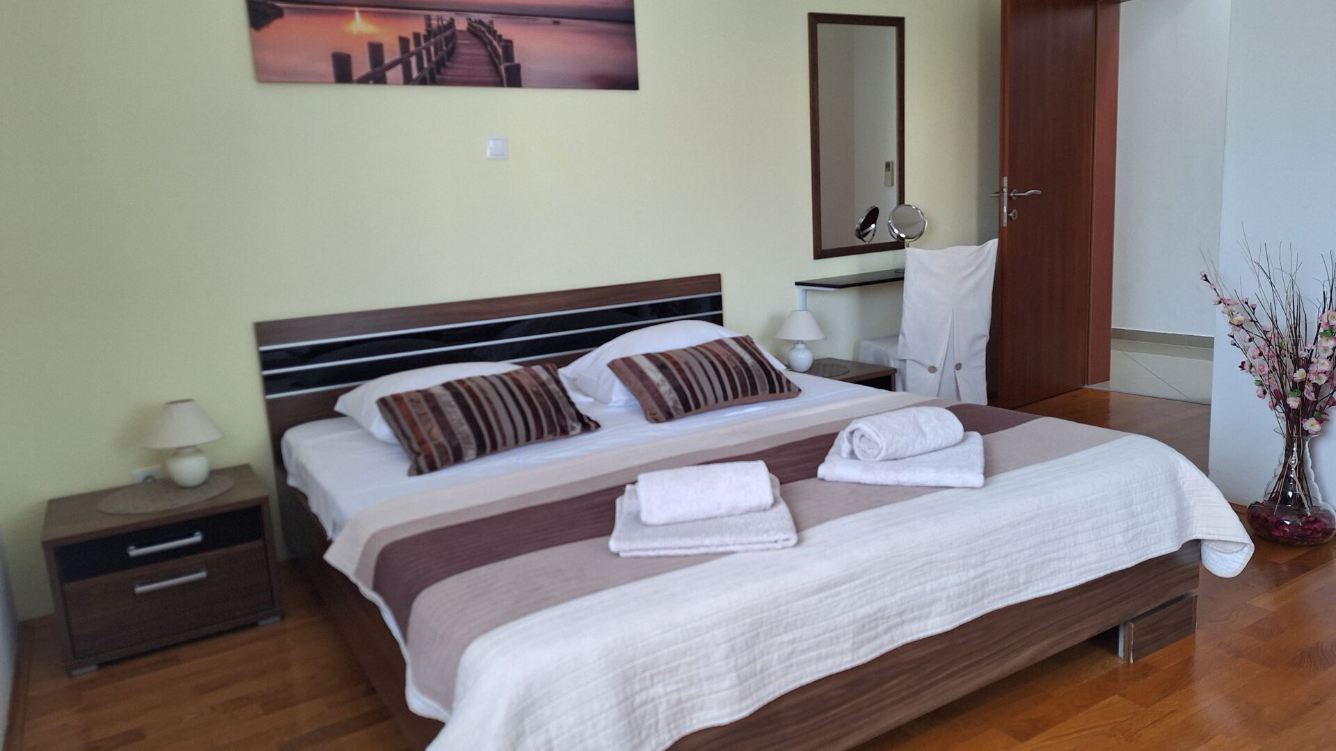 4 bedrooms, iron/ironing board, free WiFi, bed sheets