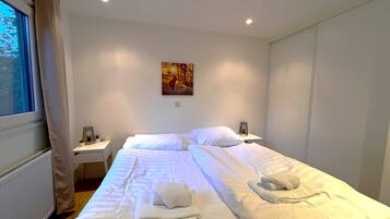 2 chambres, coffres-forts dans les chambres, Wi-Fi, draps fournis