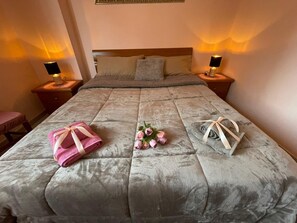 3 bedrooms, in-room safe, desk, travel cot