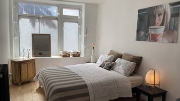 3 bedrooms, desk, iron/ironing board, travel crib