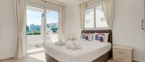 2 bedrooms, iron/ironing board, WiFi, bed sheets