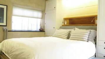 Lit parapluie, Wi-Fi, draps fournis