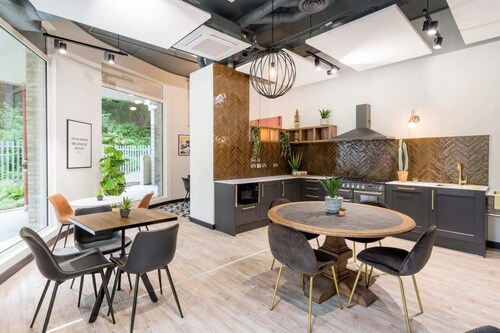 Modern Studios and Ensuite Bedrooms with Shared Kitchen at Hillfort House in Brighton