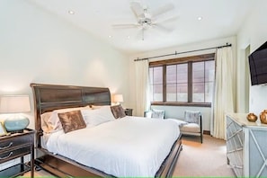 3 bedrooms, iron/ironing board, internet, bed sheets