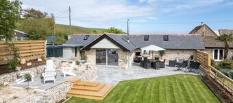 The Cow Stalls - Stunning Farmhouse with Wonderful Views and Garden