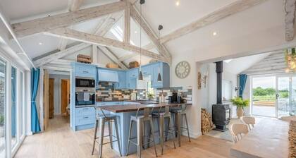 The Cow Stalls - Stunning Farmhouse with Wonderful Views and Garden