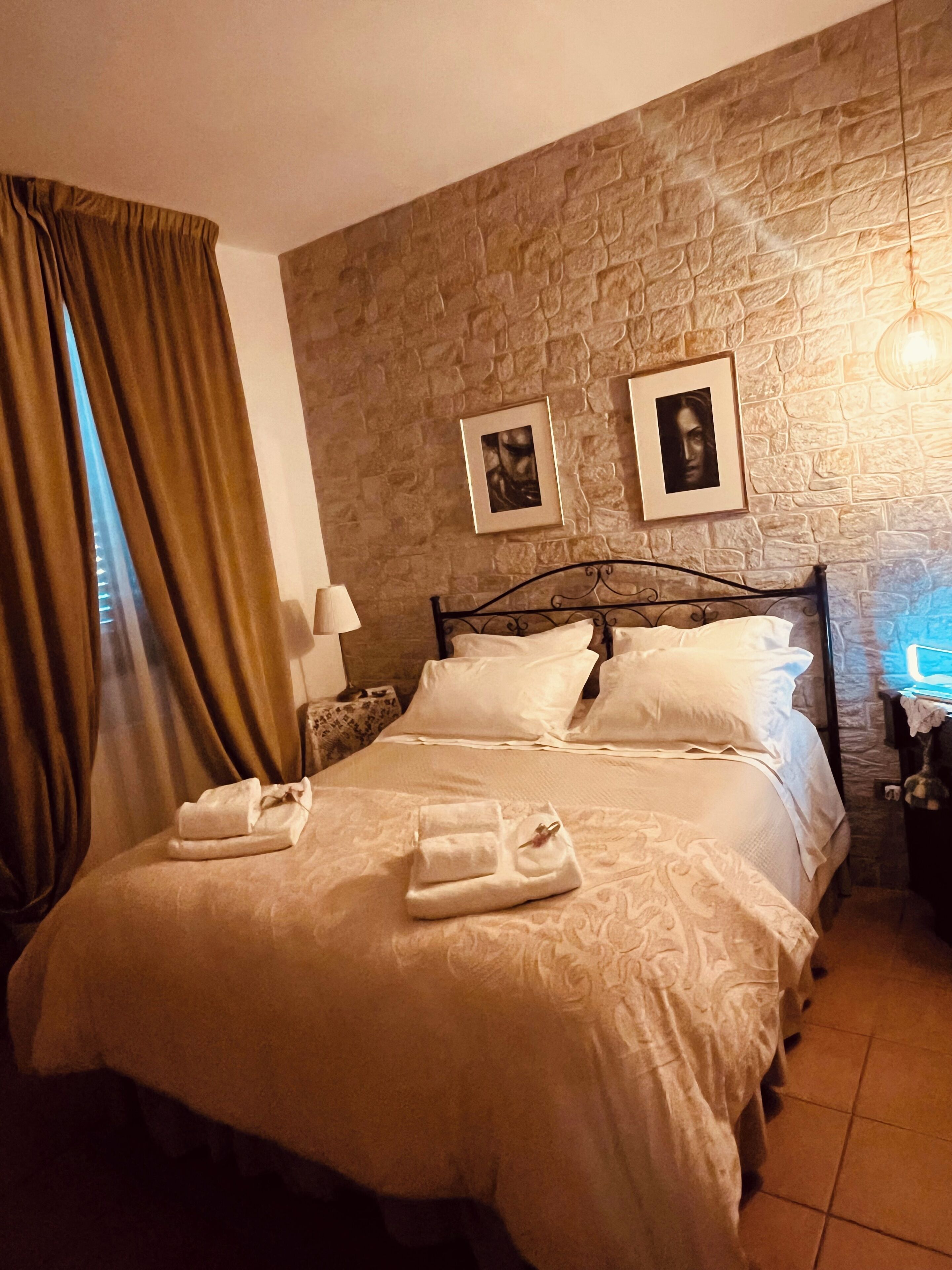 2 Schlafzimmer, Schreibtisch, Bügeleisen/Bügelbrett, Reisekinderbett