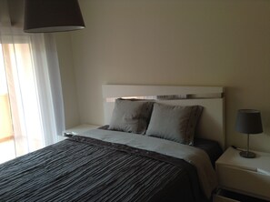 4 bedrooms, iron/ironing board, Internet, bed sheets