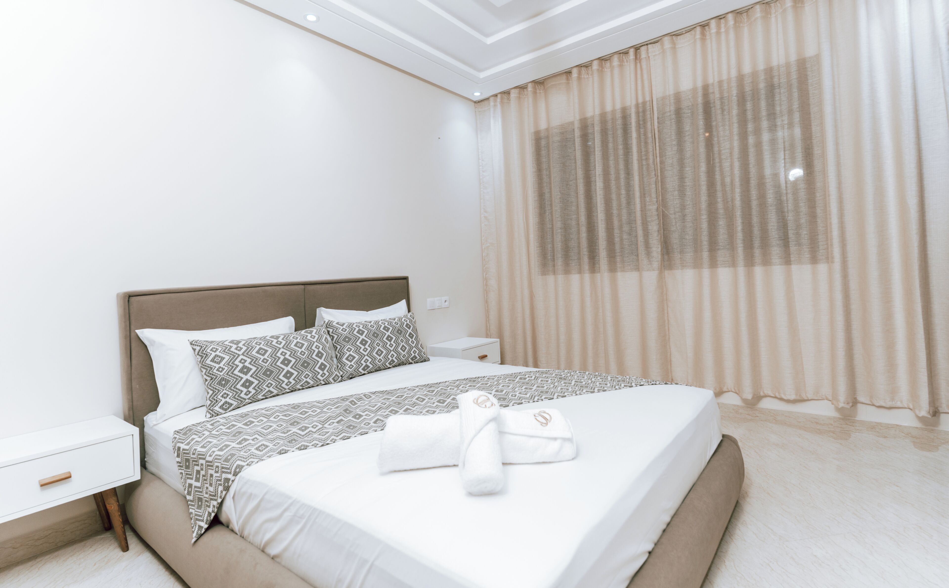 Cortinas blackout y sistema de insonorización 