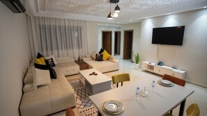 Suite Confort, 2 habitaciones, vistas a la montaña | Zona de estar