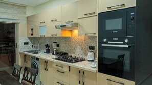 Royal-Apartment, Bergblick | Eigene Küche | Großer Kühlschrank, Mikrowelle, Ofen, Herdplatte